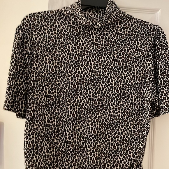 Michael Kors Size L short sleeve animal print knit top. - Picture 2 of 2